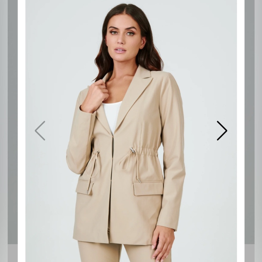 NWT 7 Diamonds Infinity Cinched Waist Blazer Women's Beige jacket size small